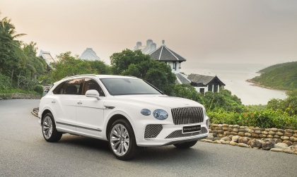 Bentley Bentayga EWB Azure ra mắt Việt Nam